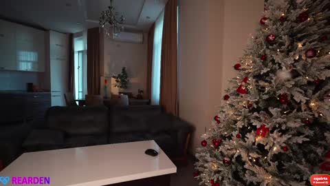 Snapshot of danyandannarearden chatting on December 21, 5:14 am Dany and Anna online show from December 21, 5:14 am