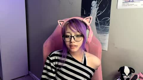 danyelleeyermann online show from April 5, 2:25 pm