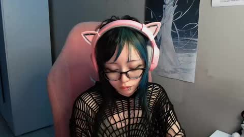 danyelleeyermann online show from April 16, 1:01 pm