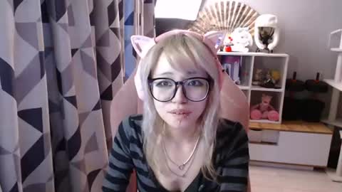 danyelleeyermann online show from June 25, 1:26 pm