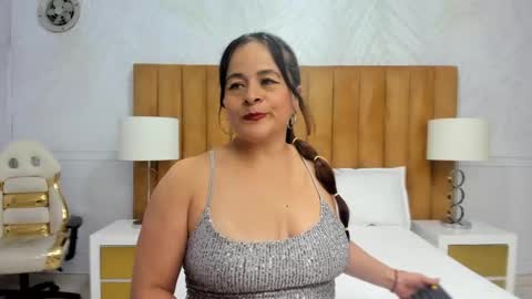 Snapshot of daphne81_ chatting on February 6, 3:06 am Daphne online show from February 6, 3:06 am