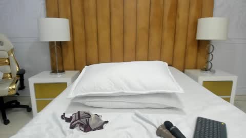 Snapshot of daphne81_ chatting on February 6, 6:08 am Daphne online show from February 6, 6:08 am