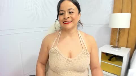 Snapshot of daphne81_ chatting on February 11, 2:25 am Daphne online show from February 11, 2:25 am