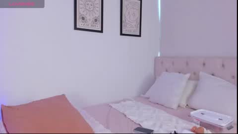 Antonella Mora online show from February 19, 1:50 pm