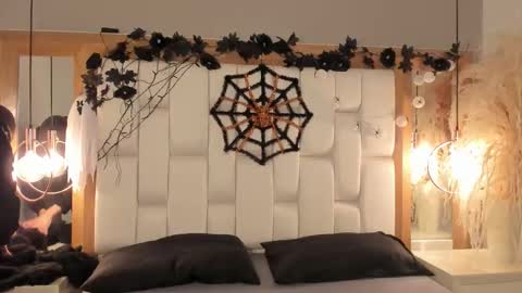 daphne_and_roger online show from October 29, 11:23 am