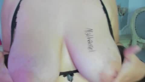 Snapshot of daphne_aris chatting on March 2, 7:15 am daphne_aris online show from March 2, 7:15 am