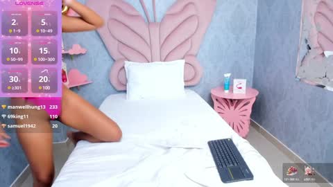 Daphne  online show from December 26, 1:21 pm