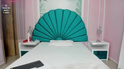 Daphne  online show from January 4, 2:35 pm