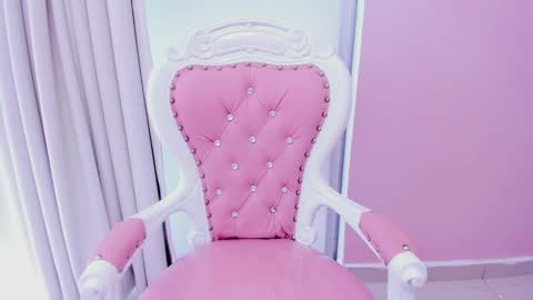 Daphne  online show from January 12, 3:03 pm