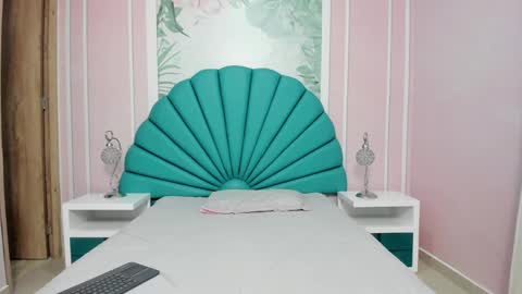 Daphne  online show from January 21, 2:11 am