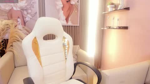 Daphne  online show from November 9, 2:48 pm