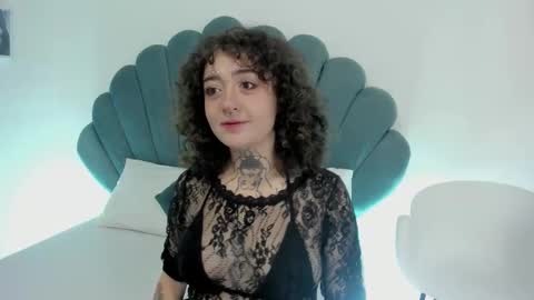 Snapshot of daphneblunt chatting on November 6, 1:45 pm DaphneBlunt online show from November 6, 1:45 pm