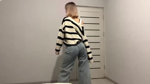 Monika online show from April 8, 5:35 pm