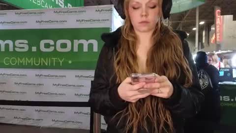 Snapshot of daphnemadison chatting on December 7, 11:12 pm Daphne Madison online show from December 7, 11:12 pm