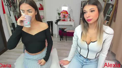 Snapshot of dariaa_doll chatting on December 12, 11:18 am Daria online show from December 12, 11:18 am