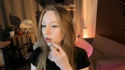 Daria Tate online show from March 22, 9:56 am