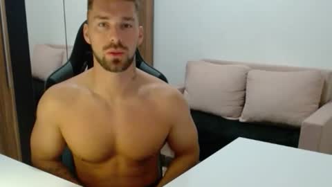 darius_94 online show from November 13, 5:28 am