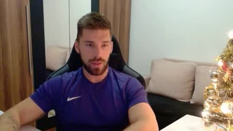 darius_94 online show from December 2, 5:24 am