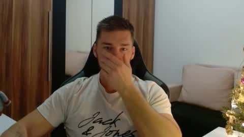 darius_94 online show from January 6, 6:17 am