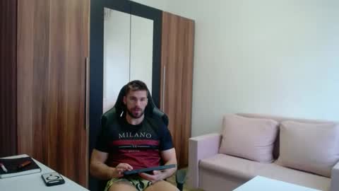 darius_94 online show from March 12, 5:24 am