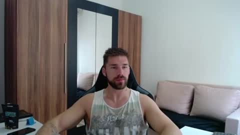 Snapshot of darius_94 chatting on July 19, 4:49 am darius_94 online show from July 19, 4:49 am