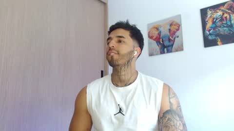 Snapshot of darius_phoenix chatting on June 22, 5:10 pm Darius Phoenix online show from June 22, 5:10 pm
