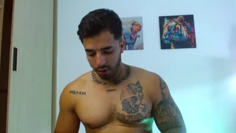 Snapshot of darius_phoenix chatting on July 3, 5:19 pm Darius Phoenix online show from July 3, 5:19 pm