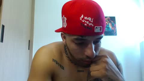 Snapshot of darius_phoenix chatting on July 7, 3:27 pm Darius Phoenix online show from July 7, 3:27 pm