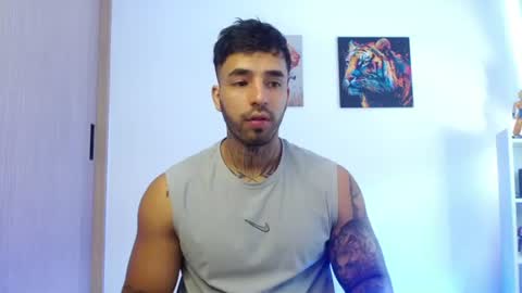 Snapshot of darius_phoenix chatting on July 14, 5:07 pm Darius Phoenix online show from July 14, 5:07 pm