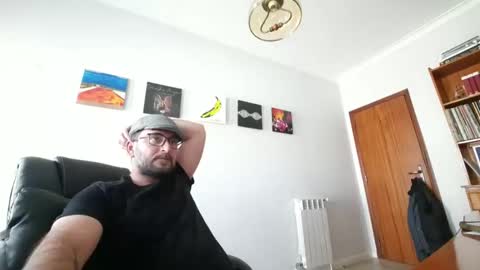 Snapshot of dariux_m chatting on March 27, 2:17 pm dariux_m online show from March 27, 2:17 pm