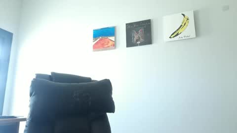 Snapshot of dariux_m chatting on June 8, 2:06 pm dariux_m online show from June 8, 2:06 pm