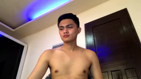 Snapshot of dark_angel69x chatting on December 20, 6:40 am Guile online show from December 20, 6:40 am