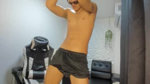 dark_badboy online show from May 13, 7:33 pm