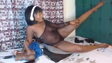 Snapshot of dark_chocolate0 chatting on October 1, 5:46 am becky online show from October 1, 5:46 am