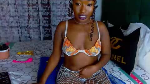 Snapshot of dark_chocolate0 chatting on April 27, 6:11 am becky online show from April 27, 6:11 am
