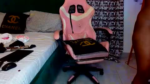 Snapshot of dark_chocolate0 chatting on May 21, 2:02 pm becky online show from May 21, 2:02 pm