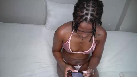 Snapshot of dark_lovly chatting on November 10, 7:40 am dark_lovly online show from November 10, 7:40 am