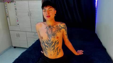 Snapshot of dark_lucky chatting on October 23, 12:43 am Juanito online show from October 23, 12:43 am