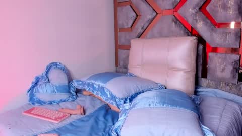 CELESTE online show from February 1, 1:44 am