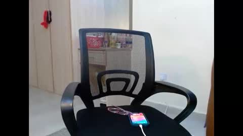 dark_qween online show from March 8, 3:13 pm