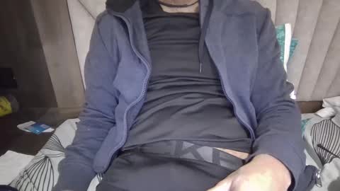 Snapshot of darkbud03 chatting on February 1, 3:50 pm just a guy online show from February 1, 3:50 pm