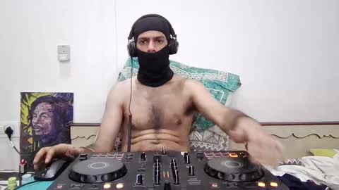 Snapshot of darkbud03 chatting on October 29, 10:22 pm just a guy online show from October 29, 10:22 pm