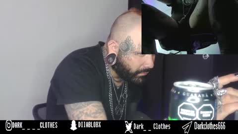 Snapshot of darkclothes chatting on December 18, 9:29 pm darkclothes online show from December 18, 9:29 pm