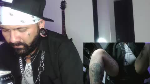 Snapshot of darkclothes chatting on December 25, 7:34 pm darkclothes online show from December 25, 7:34 pm