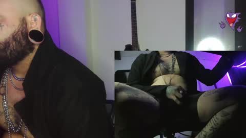 Snapshot of darkclothes chatting on December 31, 7:42 am darkclothes online show from December 31, 7:42 am