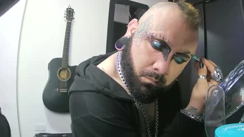 Snapshot of darkclothes chatting on January 10, 10:46 pm darkclothes online show from January 10, 10:46 pm