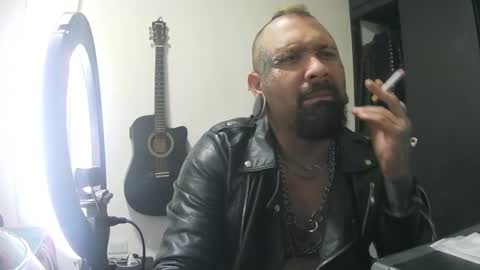 Snapshot of darkclothes chatting on January 19, 5:58 am darkclothes online show from January 19, 5:58 am