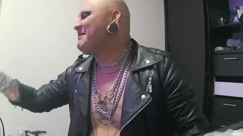 Snapshot of darkclothes chatting on January 19, 9:01 am darkclothes online show from January 19, 9:01 am