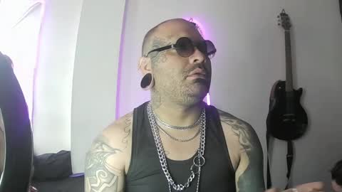 Snapshot of darkclothes chatting on February 2, 7:35 pm darkclothes online show from February 2, 7:35 pm