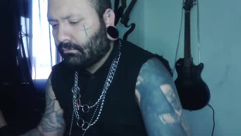 Snapshot of darkclothes chatting on March 3, 12:58 pm darkclothes online show from March 3, 12:58 pm